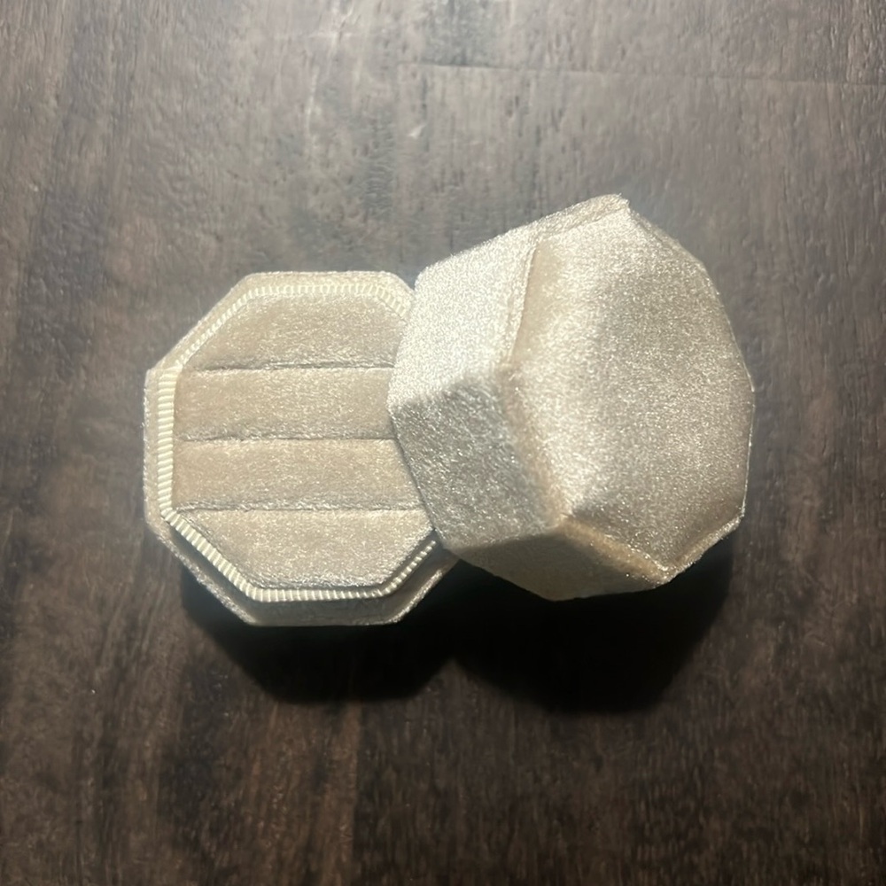 Velour ring box